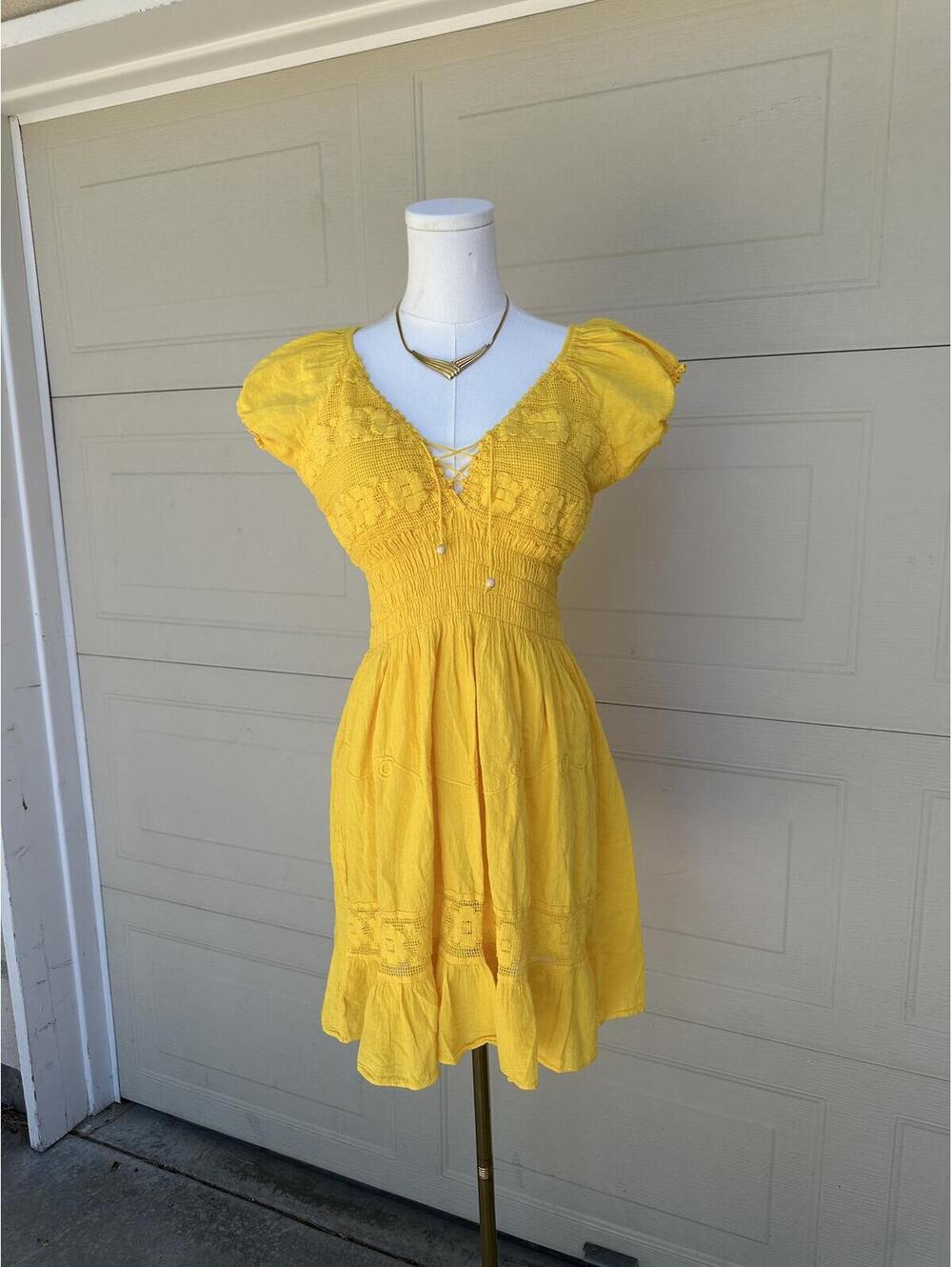 Y2K Yellow Embroidered Summer Dress with Puff Sleeves (S)